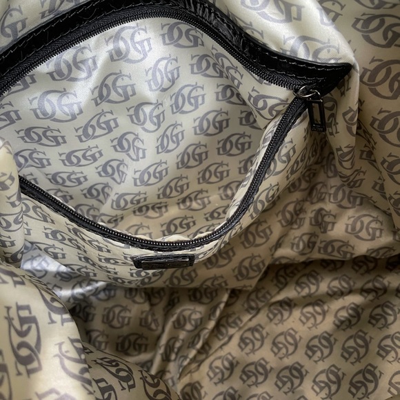 Guess Purse - Picture 5 of 5